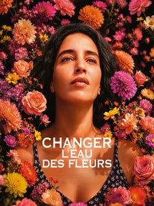 Changer l'eau des fleurs